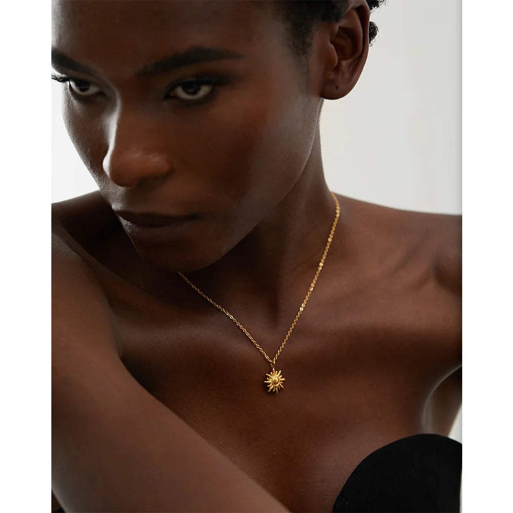 Colar Banhado em Ouro 18k Pendente Sol Ancestral