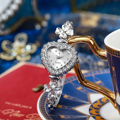 Requintado relógio de pulso feminino em forma de coração, pulseira quartzo sem caixa, moda